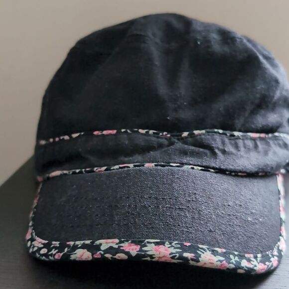 Black hat - Picture 2 of 5